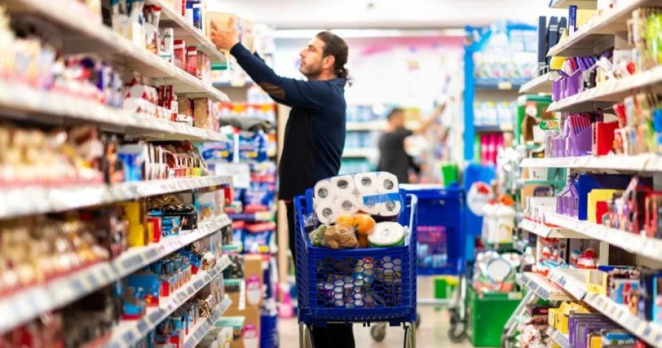 Las ventas en supermercados cayeron 178-en-porciento- en octubre seguacuten el Indec