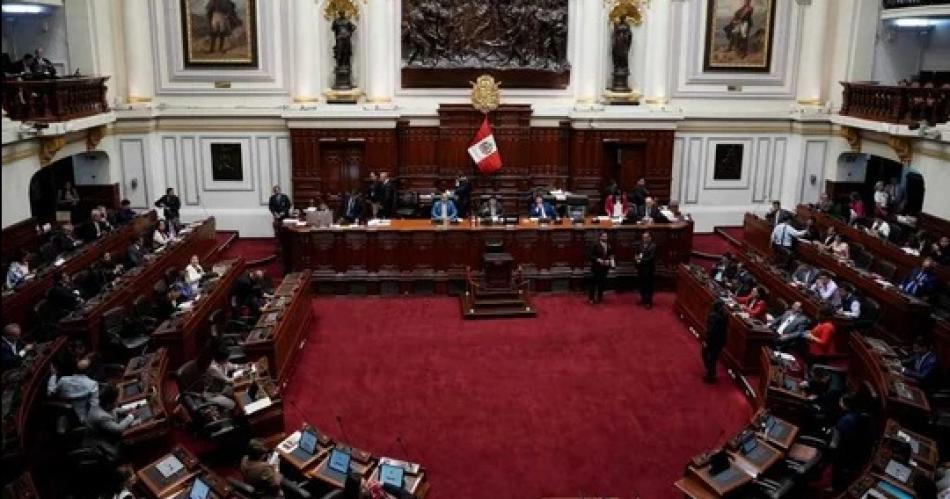 Investigan escaacutendalo de prostitucioacuten interna en el Congreso de Peruacute