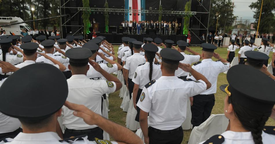 Zamora participoacute del acto de egreso de 173 oficiales y ayudantes de la Policiacutea de la Provincia