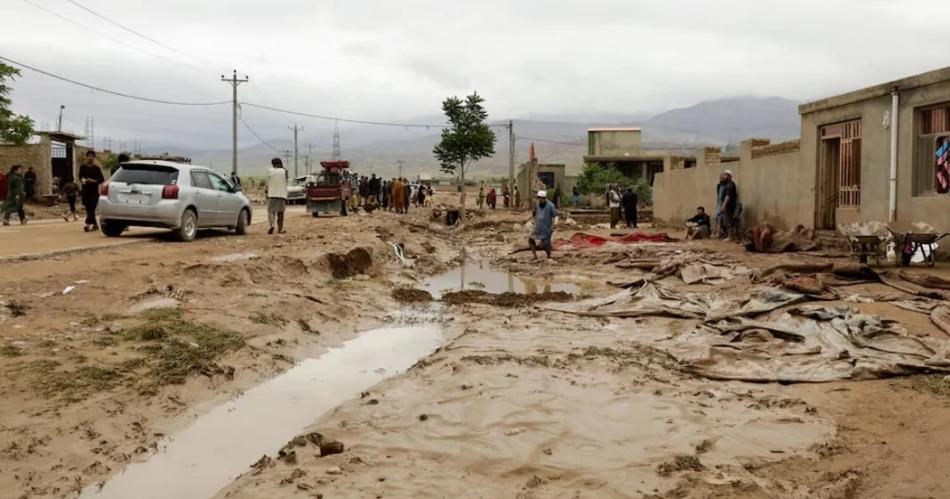 Fuertes enfrentamientos entre Afganistaacuten y Pakistaacuten dejan al menos 22 muertos