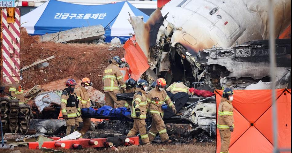 Un avioacuten se estrelloacute en Corea del Sur en aterrizaje fallido- 179 muertos