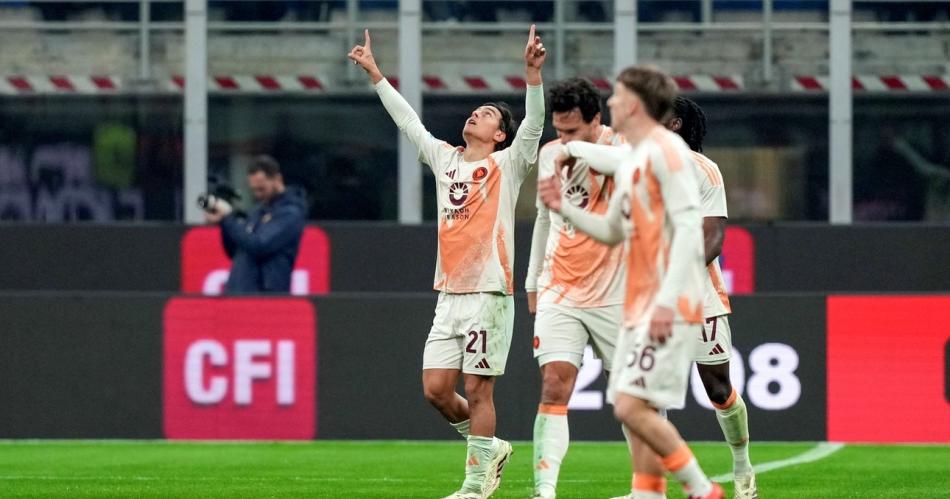 GRITO Paulo Dybala marcó un gran gol para que la Roma se lleve un punto de San Siro