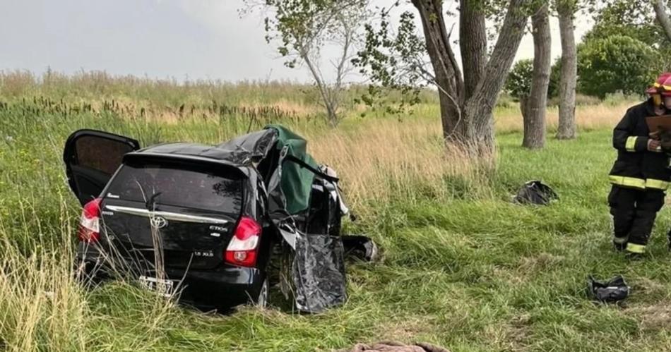 Auto a maacutes de 160 kmh terminoacute en vuelco y con una familia sin vida