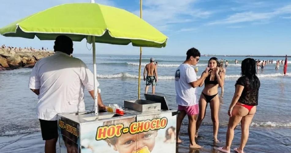 Una locura- cuaacutento cuesta comer un choclo en las playas de Mar del Plata