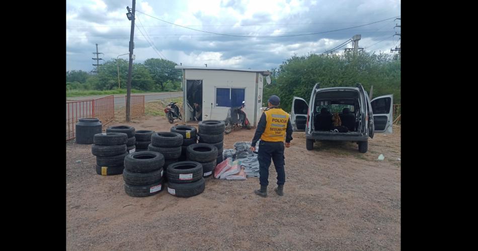 En Monte Quemado millonario secuestro de 58 neumaacuteticos ropa y calzados todo clandestino