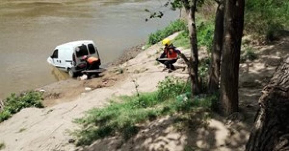 Tragedia- desbarrancoacute un auto y matoacute a un nintildeo de tres antildeos