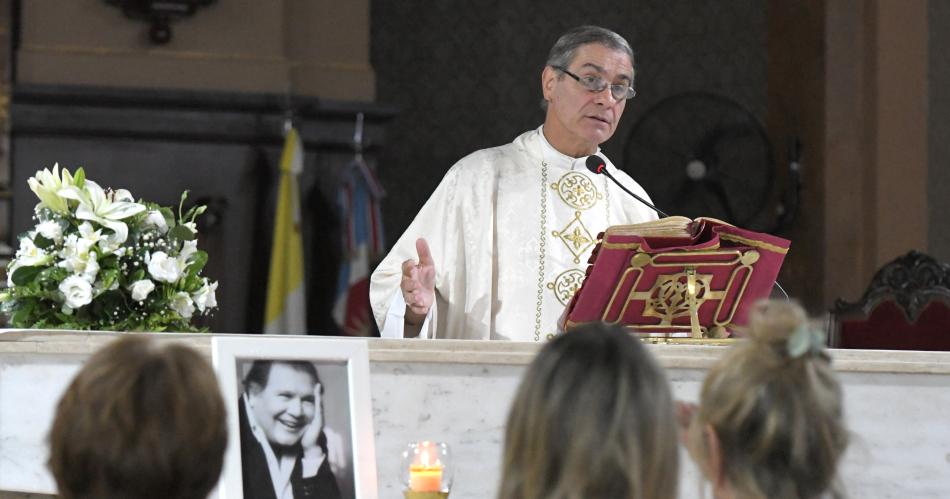 Emotiva misa en la Catedral Basiacutelica en honor a Leo Dan