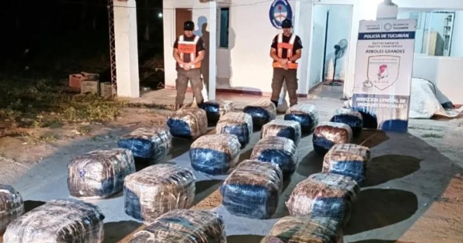 La policiacutea secuestroacute 400 kilos de coca de un camioacuten con destino a Santiago del Estero