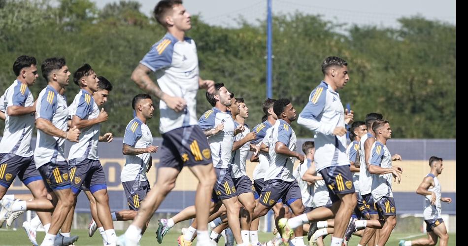 DUELO Gago presentó la nómina y sorprendió con la ausencia de varios referentes como Cavani y Marcos Rojo