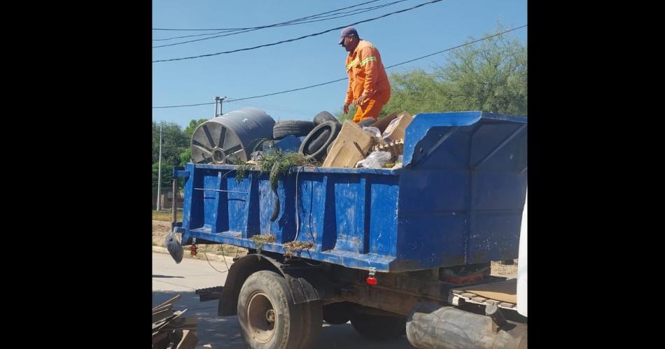 Realizan tarea de descacharreos en los barrios Borges y Campo Contreras