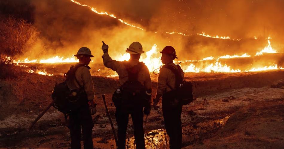 Los Aacutengeles- los vientos intensos agravaron incendios y ya son 25 las viacutectimas fatales