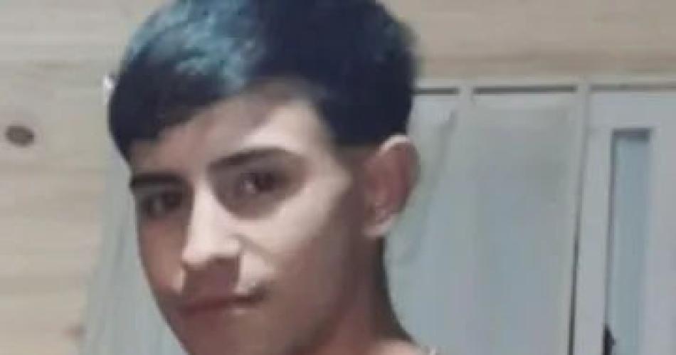 Crimen por un celular- chico de 14 antildeos asesinoacute a un joven a facazos 