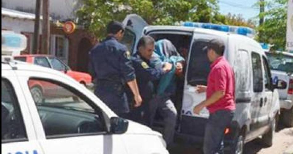 Salvaje- un sujeto acuchilloacute a su pareja luego de darle una brutal golpiza quedoacute preso