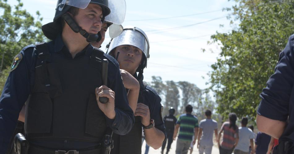 TENSIÓN Y REVUELO- Los policías trabajaron ms de la cuenta a horas de descubrirse el cuerpo de Maguna descartado en una zona montuosa y a la vera del canal