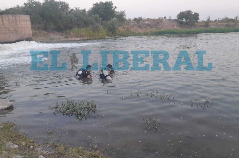 Pescaba con sus amigos e ingresoacute al agua de maacutes- a las horas encontraron su cuerpo