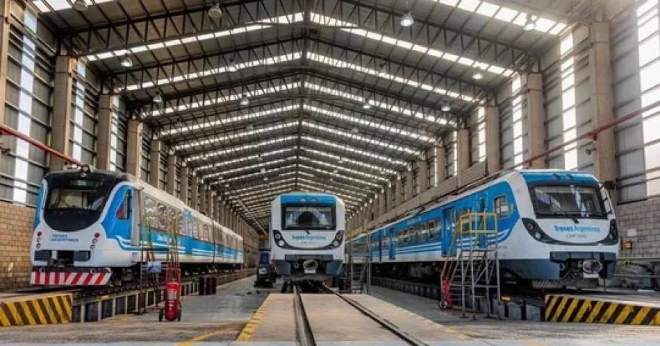 Milei inicia la compra de locomotoras a China para mejorar el servicio ferroviario