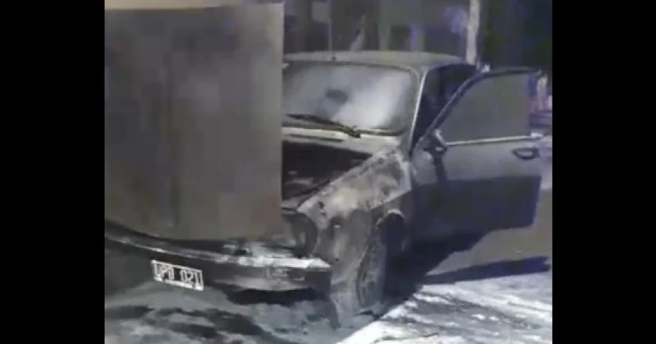 Discutioacute por el contrato de alquiler y le prendioacute fuego el auto a su inquilino