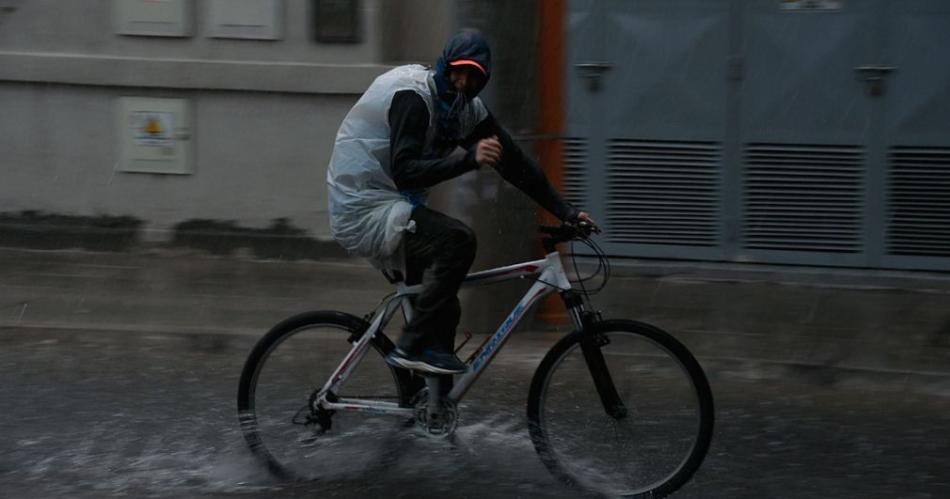 Notable descenso de la temperatura tras una intensa lluvia en Capital