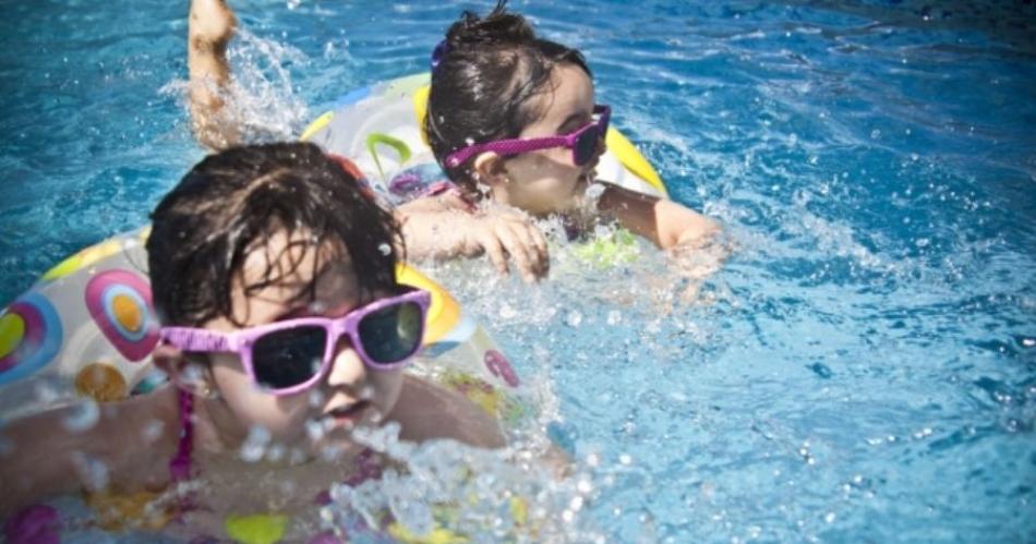 Otitis de verano- especialistas aseguran que el agua de pileta es maacutes nociva que de mar o riacuteo