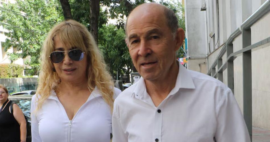 Se casaron Andreacutes Calamaro y Nataliacute Franco