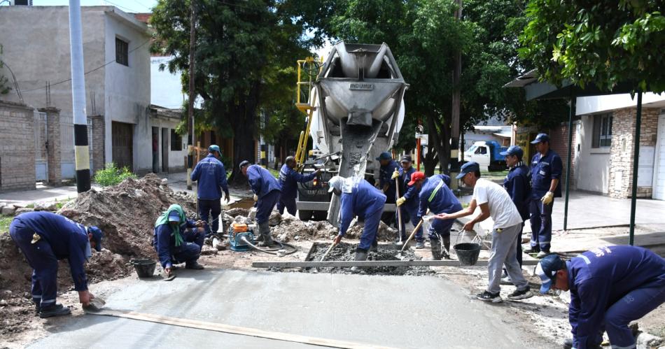 La Municipalidad reparoacute la calzada de calle Olaechea y Pasaje Levellier en el barrio 8 de Abril