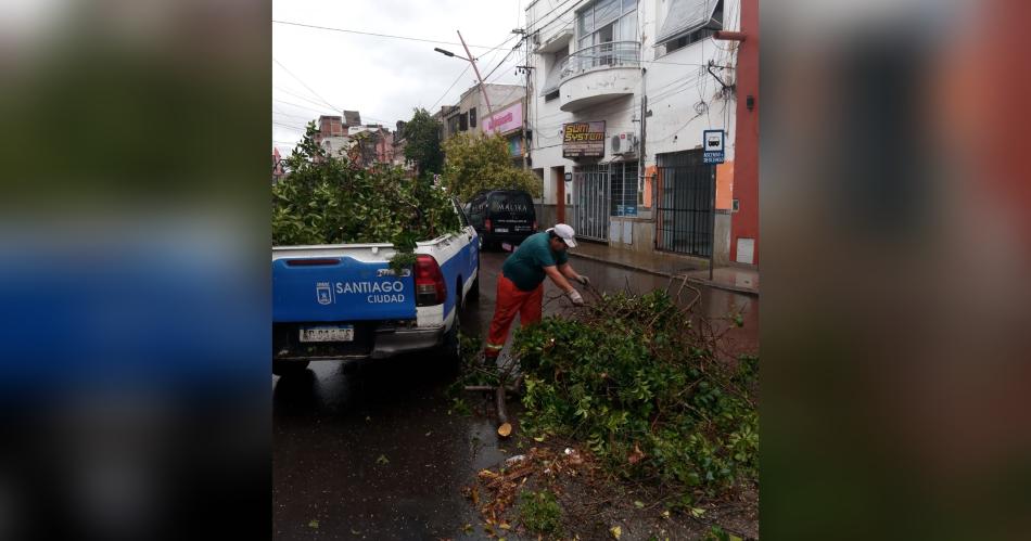 El Comiteacute de Emergencia de la municipalidad trabajoacute en el despeje de calles y desaguumles 