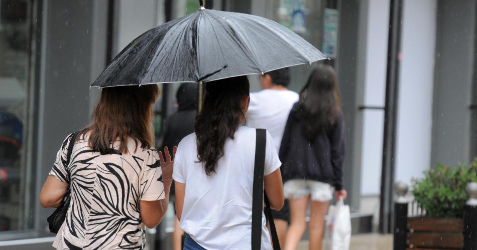 Alerta amarilla por tormentas en Santiago del Estero- fuertes lluvias y raacutefagas se esperan para esta noche