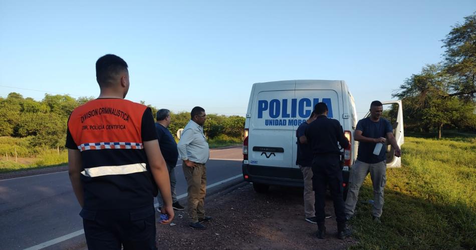 Un motociclista intentoacute pasar a otro vehiacuteculo y murioacute al chocar con una camioneta