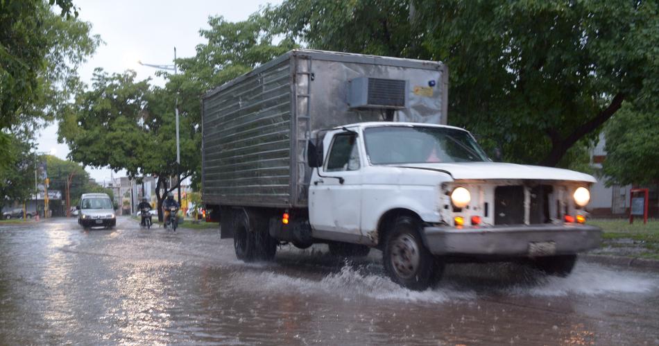 Llueve en Santiago del Estero- postales de la tormenta en la ciudad Capital 