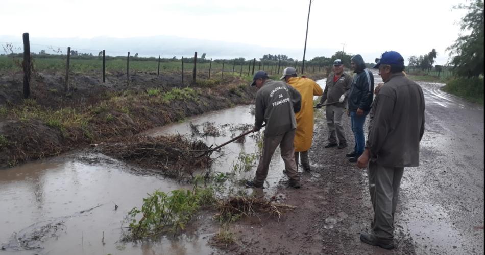 Fernaacutendez- intenso trabajo de obras puacuteblicas supervisando desaguumles para facilitar la salida de agua