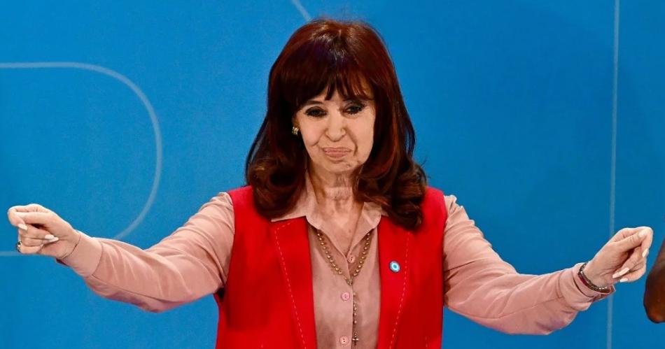 Con un extenso escrito Cristina Kirchner cruzoacute a Javier Milei tras su discurso en Davos