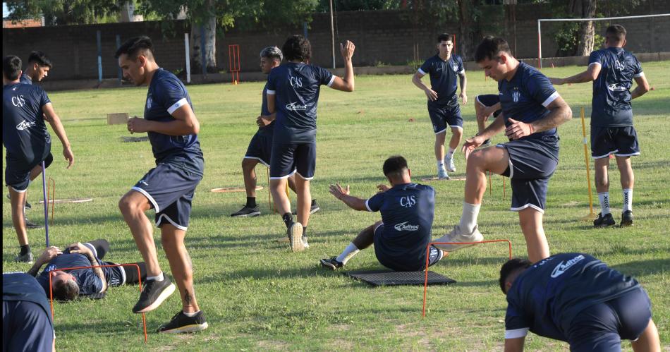 Sarmiento se entrena a full y busca cerrar su plantel