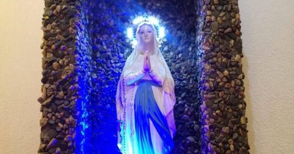 Con la Bajada de la Virgen y la Novena Lourdes honra a su patrona