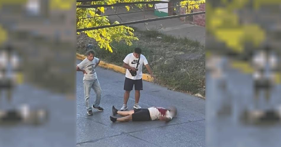 VIDEO Brutal crimen de un delivery- lo apuntildealaron 7 veces al interceder en una pelea callejera