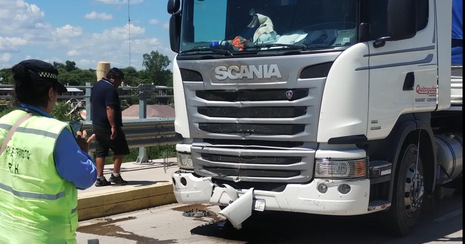 Camioneta fue embestida por un pesado transporte- heridos y dantildeos