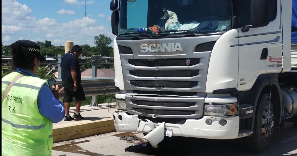 Camioneta fue embestida por un pesado transporte- heridos y dantildeos