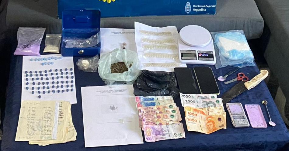 Desbaratan punto de venta de drogas- detienen a una mujer y secuestran estupefacientes