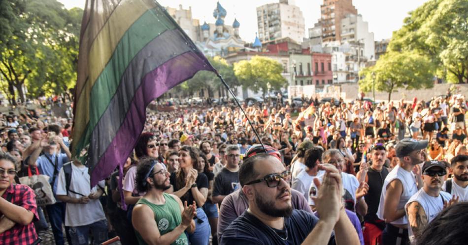 Miles de personas participan de la marcha Federal LGBT Antifascista y Antirracista