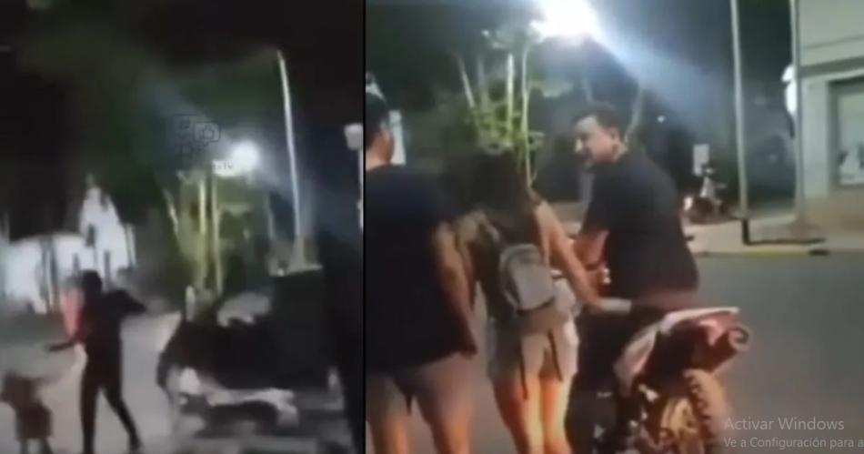 VIDEO Agarroacute a patadas a su hija por circular sin casco en una moto- Prefiero pegarle