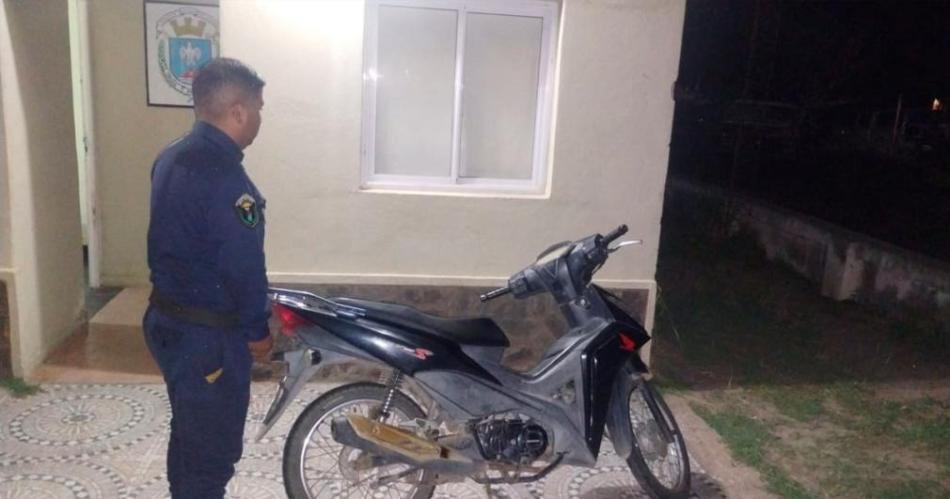 Ladrones armados asaltan a un vecino y lo despojan de su moto