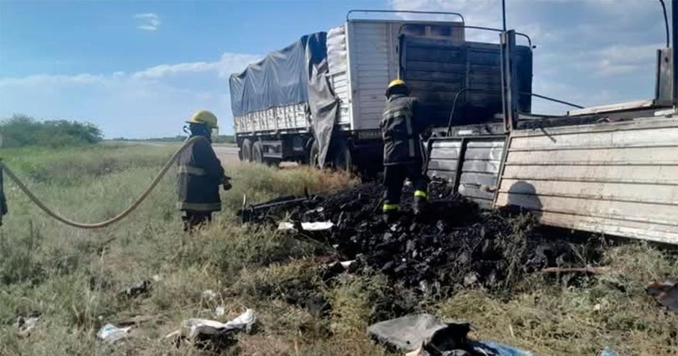 Paacutenico en la Ruta 34- camioacuten sufrioacute un voraz incendio