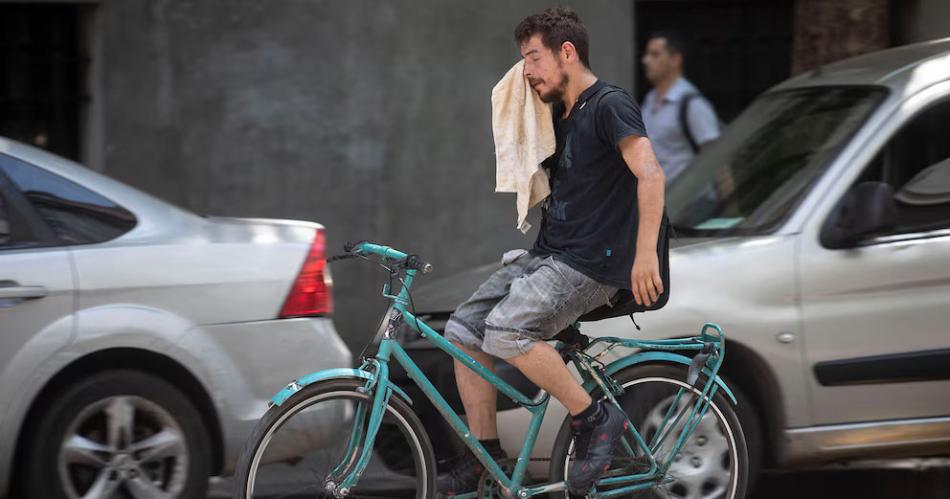 Un horno en Santiago y todo el paiacutes- Por queacute ocurren las olas de calor y cuaacutentos diacuteas pueden durar