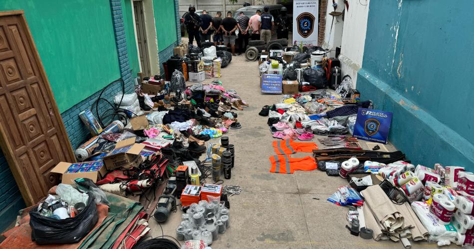 VIDEO  Caen a cinco sospechosos y recuperan gran cantidad de mercaderiacutea robada en Capital y La Banda