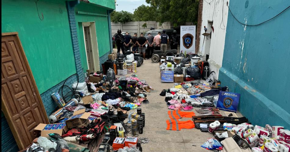 Desbaratan banda delictiva que teniacutea acopiada mercaderiacutea y armas de fuego