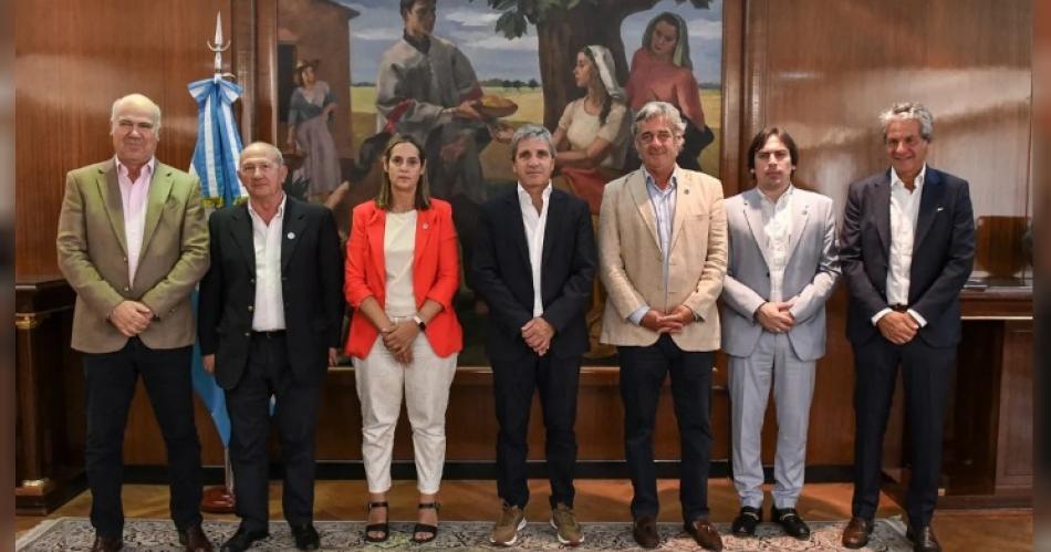 El Gobierno se reunioacute con la Mesa de Enlace del campo