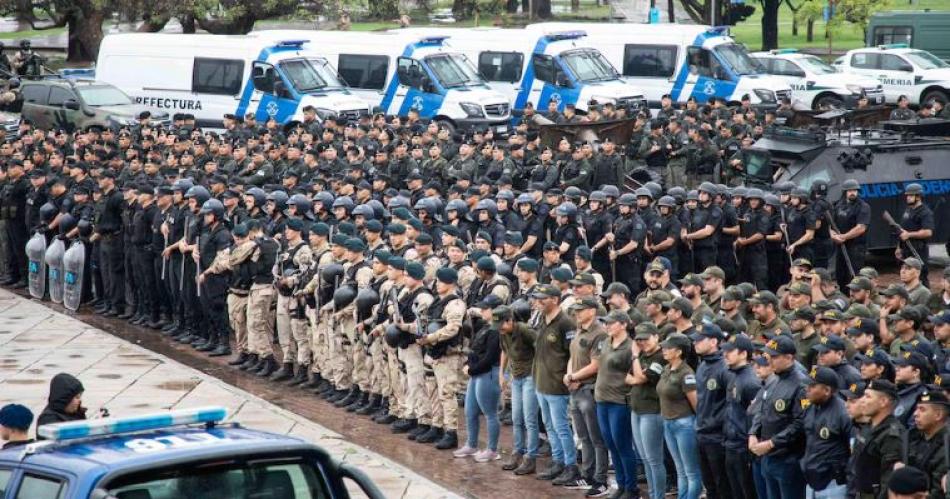 El Gobierno aumenta los sueldos de policiacuteas gendarmes y otras fuerzas de seguridad