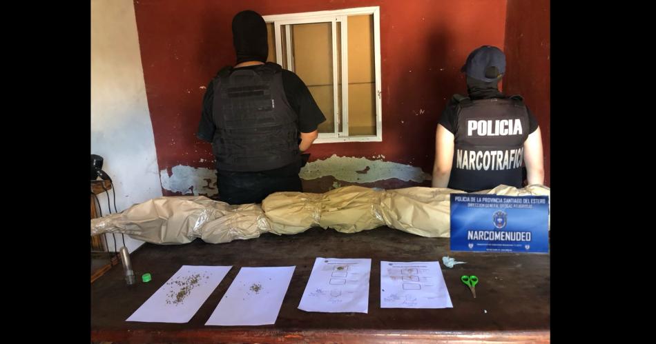 Detienen a dos sujetos por venta de drogas en el interior santiaguentildeo