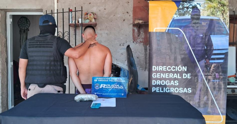 Detienen a dos sujetos por venta de drogas en el interior santiaguentildeo