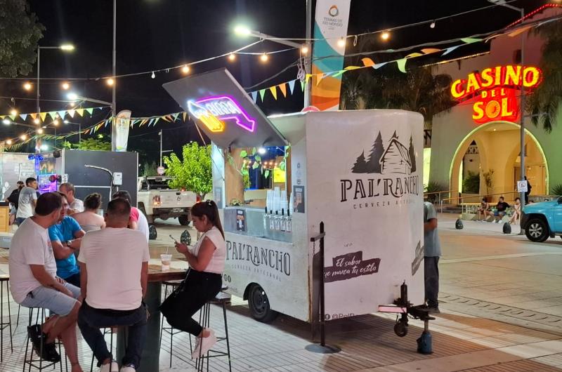 FOTOS  Las Termas vive a pleno la primera noche de la Fiesta Regional de la Cerveza Artesanal