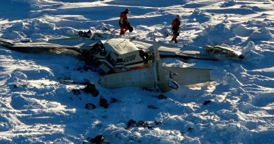 Hallan el avioacuten desaparecido en Alaska y confirman la muerte de sus 10 ocupantes